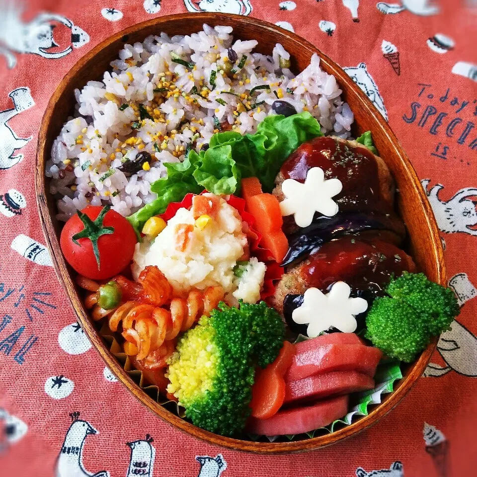 チキンバーグのお弁当|チャッティーさん