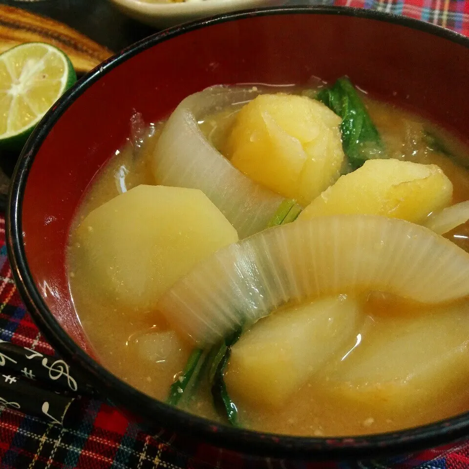 じゃがいもと玉ねぎの味噌汁|チャッティーさん