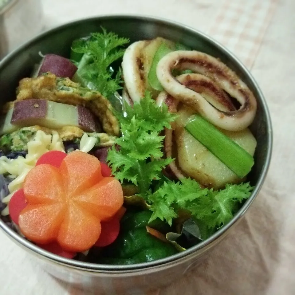 Snapdishの料理写真:いかと小松菜のカレー炒め弁当|チャッティーさん