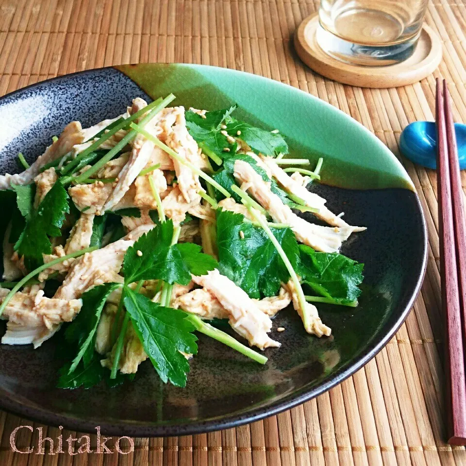 サラダチキンで超簡単♪蒸し鶏と三つ葉のわさぽん和え♡節約時短|ちたこさん