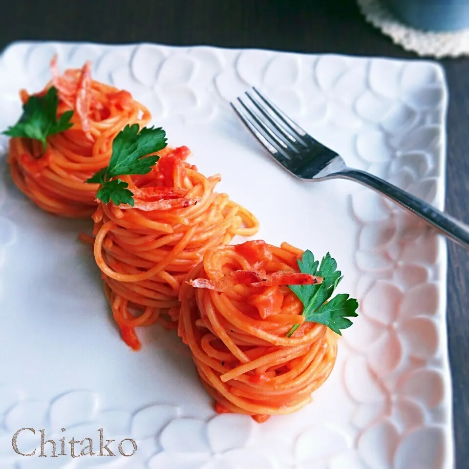 簡単＊絶品♡桜海老のトマトクリームパスタ♡あるもので出来る♪|ちたこさん