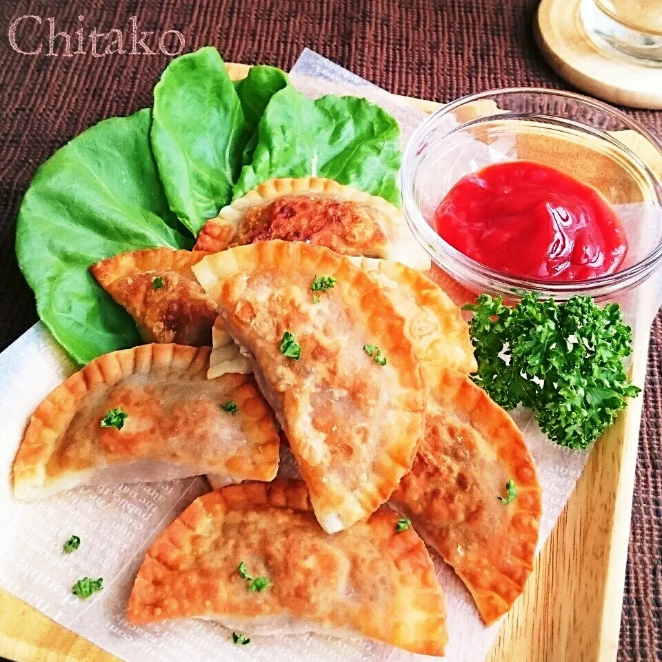 簡単激旨カレーリメイク♪餃子の皮でチーズサモサ♡皆大好き♪|ちたこさん