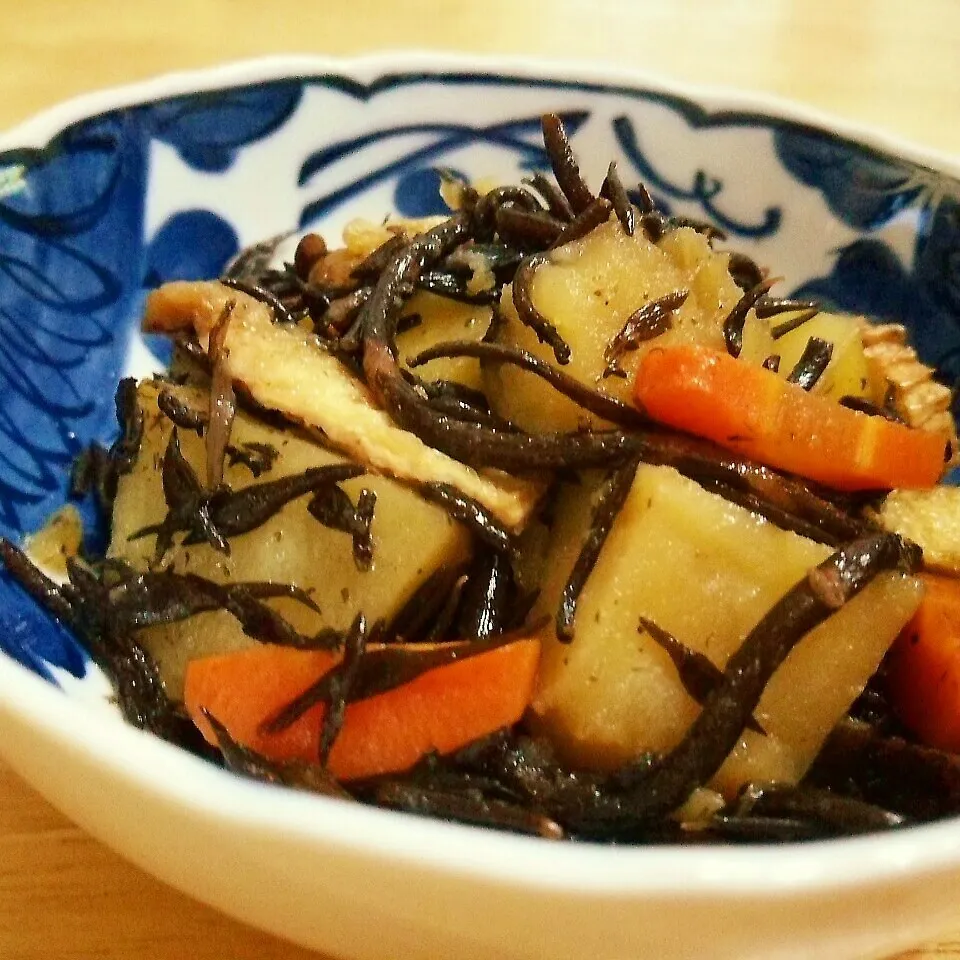 新じゃがとひじきの炒め煮|チャッティーさん