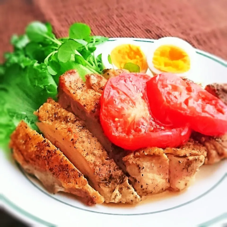 Snapdishの料理写真:皮パリ♪ジューシー♡チキンソテー＊焼きトマトソース＊|ちたこさん