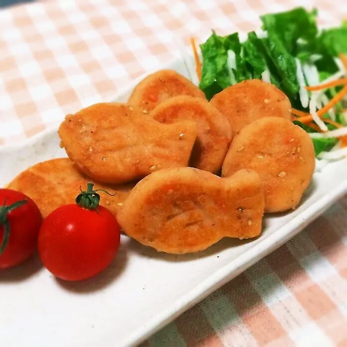 簡単節約♪はんぺんと鮭フレークでお魚バーグ♡おつまみお弁当♡|ちたこさん