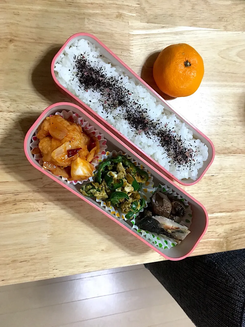 今日の自分お弁当(人'▽`)
海老チリ
ピーマンの味噌炒め卵とじ
鰯の梅煮
ゆかりご飯
みかん🍊|さくたえさん