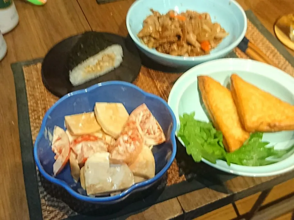 お魚厚揚げ&蕪とトマトマヨ合え&セブンイレブンのおにぎり&焼肉|まぐろさん