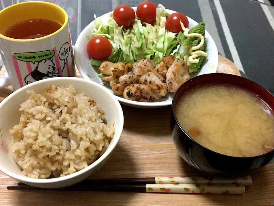 茶飯と若鶏のハーブ焼き|よぉ〜さん