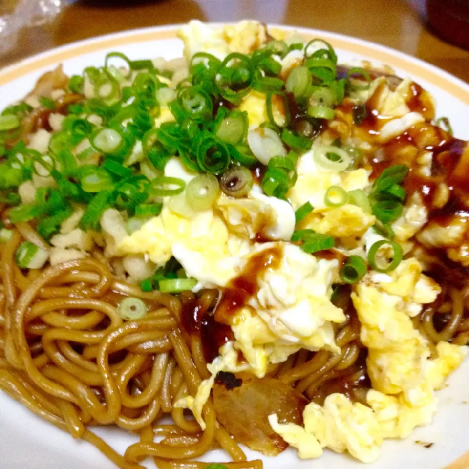 ふわふわ玉子のせ〜焼きそば❤️勿論カープソースでね〜🤗💕#地元の味|まいりさん