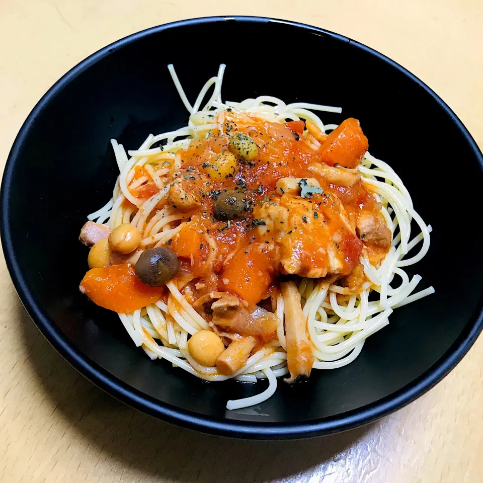 里芋とトマト煮込みのパスタ|きょんきょんさん