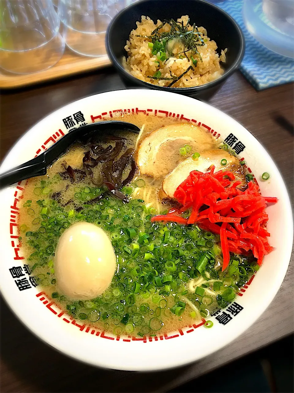 Ｃセット(トッピングラーメン+鶏ごぼうの炊き込みごはん)味玉|stylefreeさん