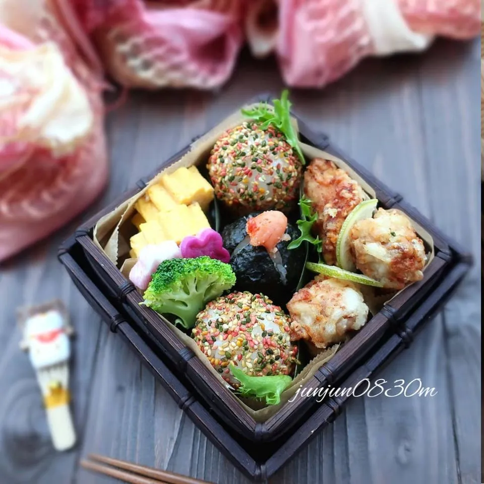 Snapdishの料理写真:あごだし明太子おにぎり弁当|JUNさん