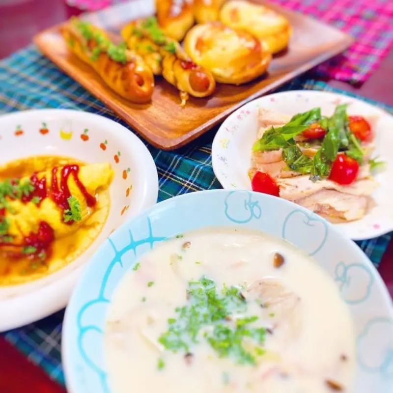 🍀ハムチーズとウインナーのパン
🍀オムレツ
🍀きのこスープ
🍀鶏ハム|まりんさん