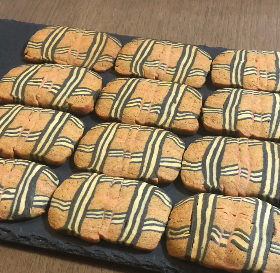 Snapdishの料理写真:バーバリーチェックの金太郎飴みたいなクッキーを作りました🍪


 #手作りクッキー  #アイスボックスクッキー  #金太郎クッキー  #金太郎飴クッキー  #クッキー #バーバリー #チェック柄  #チェック|izuyoさん