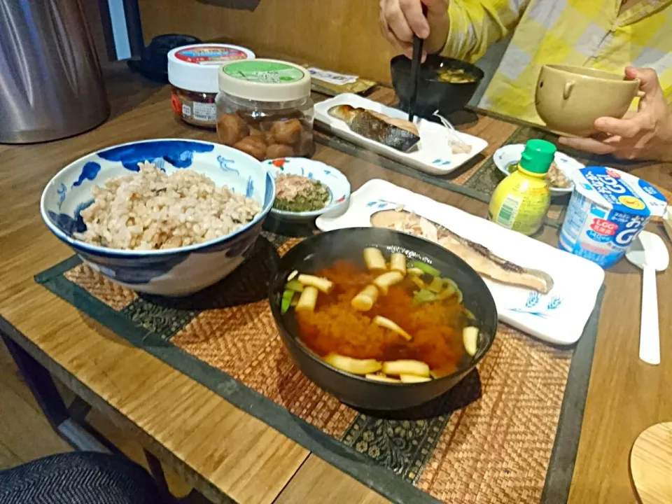 鮭&しめじの味噌汁めかぶ&|まぐろさん