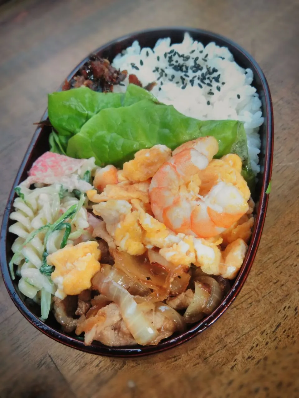 Snapdishの料理写真:今日のお弁当
・麹甘酒に漬け込んだ豚コマで生姜焼
・麹甘酒で漬け込んだ海老で玉子とじ
・水菜とカニカマでパスタサラダ|akiさん