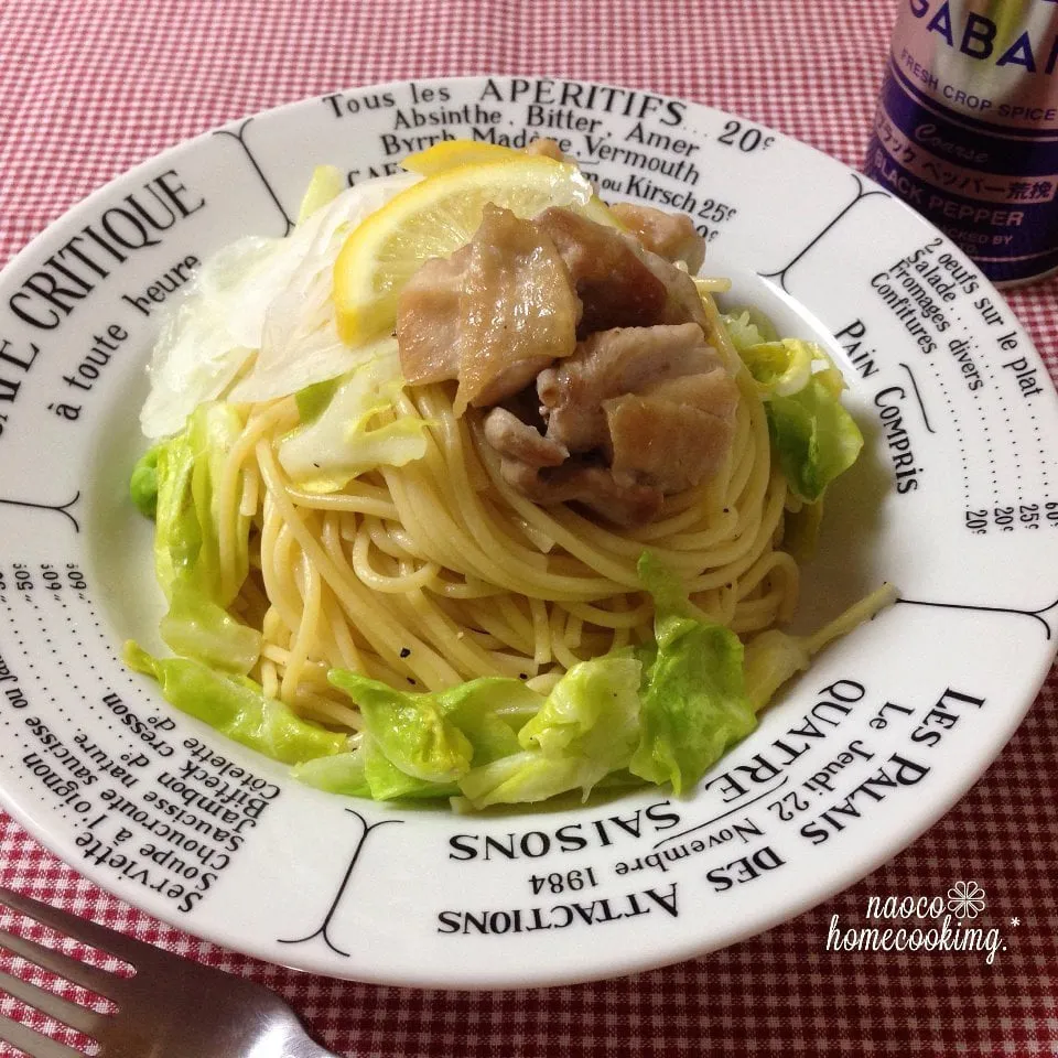 サラダ風？！春キャベツと新玉ねぎと塩レモンの簡単チキンパスタ|naocoさん