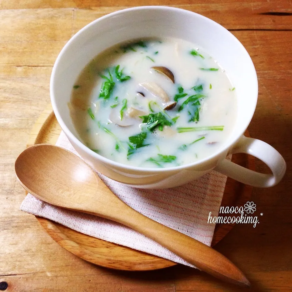 生姜で温まる〜麺つゆで簡単＊豆乳と水菜のスープ|naocoさん