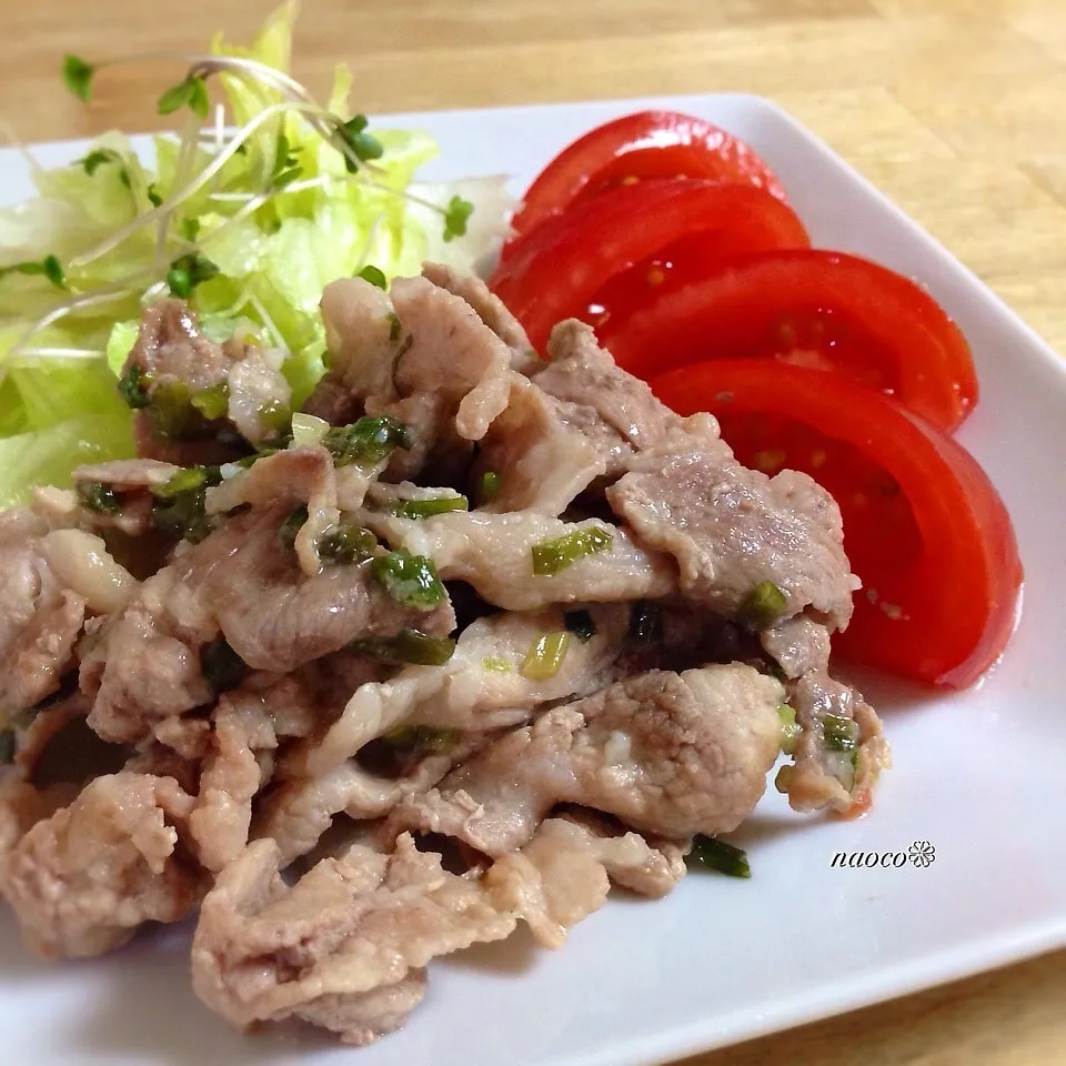 さっぱりしてご飯がススム〜＊ねぎ塩レモンだれの豚肉炒め♪|naocoさん