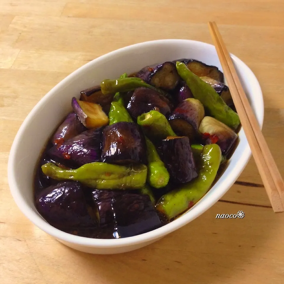 白いご飯がススむ〜＊揚げ茄子としし唐辛子の甘辛煮|naocoさん