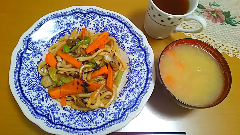 冷蔵庫の野菜で焼きうどん #お昼ご飯|ぽんさん