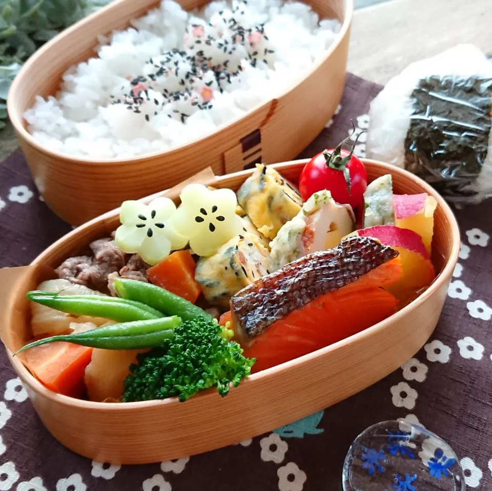 娘弁当☺️  鮭弁当|e  satoさん