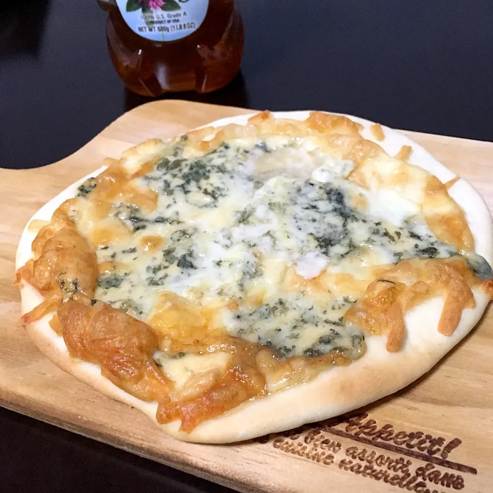 Snapdishの料理写真:ゴルゴンゾーラのはちみつpizza|momono1さん