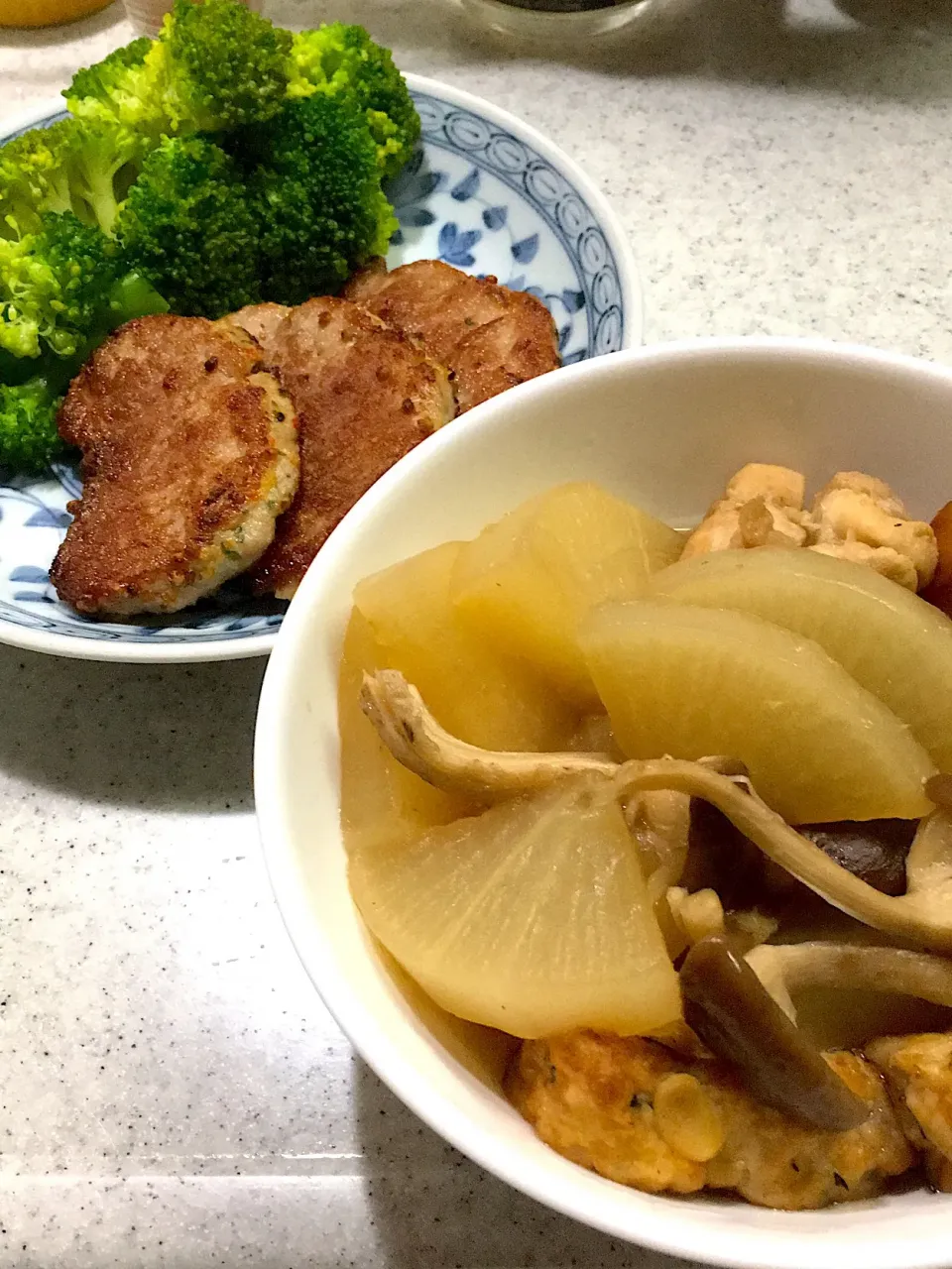 大根と鳥もも肉の煮物  豚ヒレ肉のステーキ|よっぴぃさん