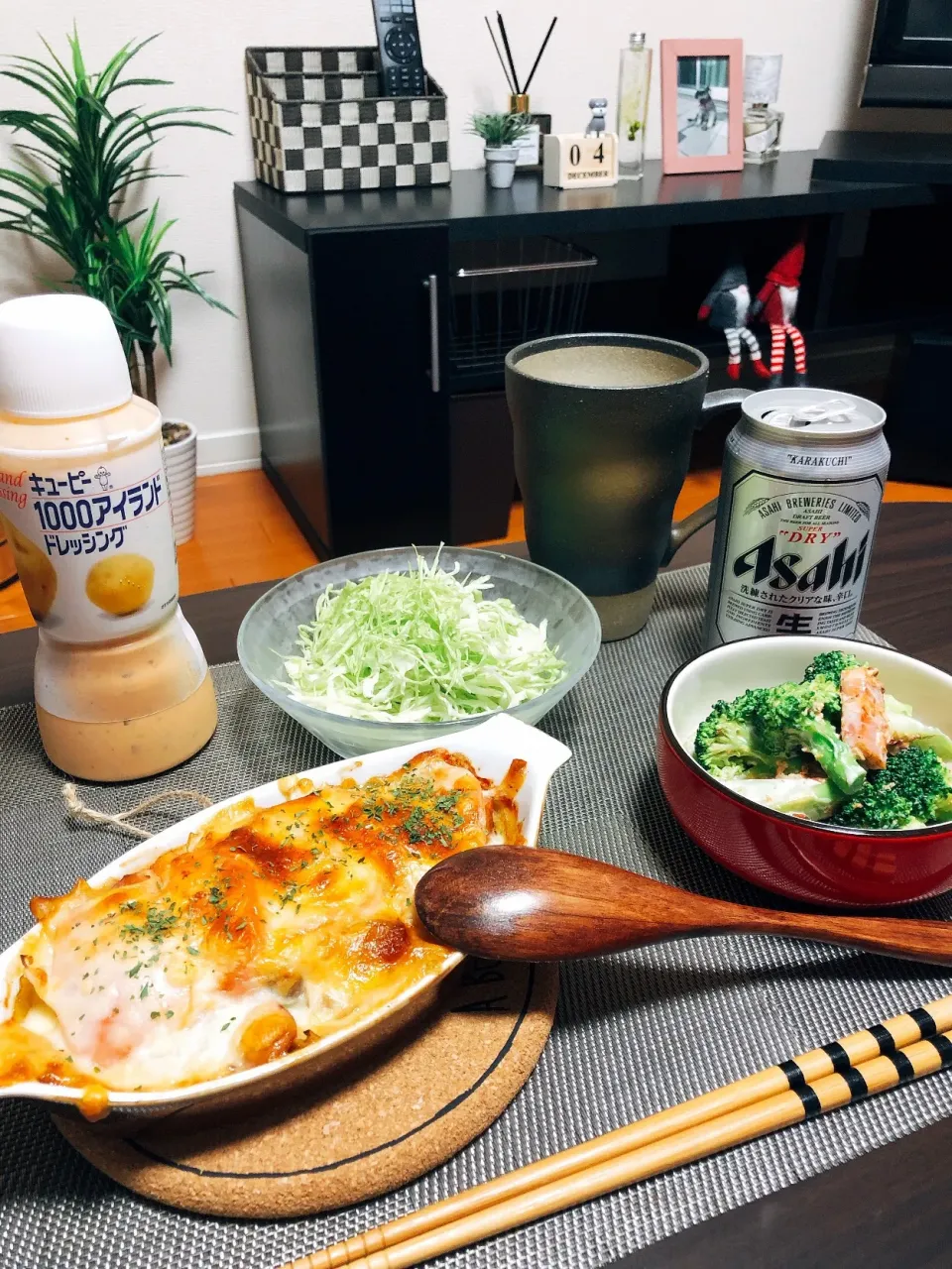 ○キノコとトマトの
              焼肉のタレでチーズ焼き🍅🧀
○ブロッコリーとベーコンの
                   おかかマヨサラダ🥦🥓
○千切りキャベツ|anzさん