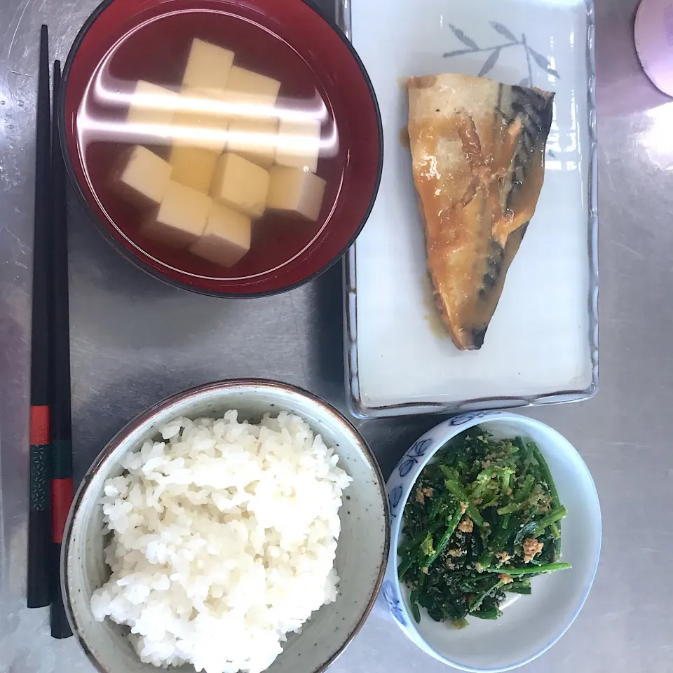 サバの味噌煮
ほうれん草の胡麻和え
胚芽精米
汁物|ちゃむさん