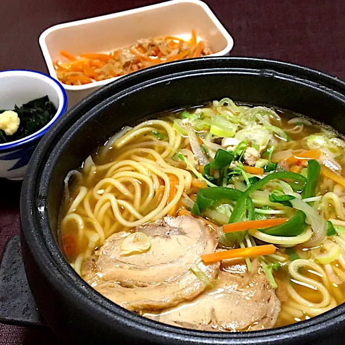 宿ぐらしの晩ごはん⭐️⭐️⭐️
野菜ラーメン🍜
麺は焼きそば麺。元々蒸し麺なのでスープに入れてほぐして、温めるだけですぐ食べられるŧ‹"(o'ч'o)ŧ‹"ŧ‹|ぽんたさん