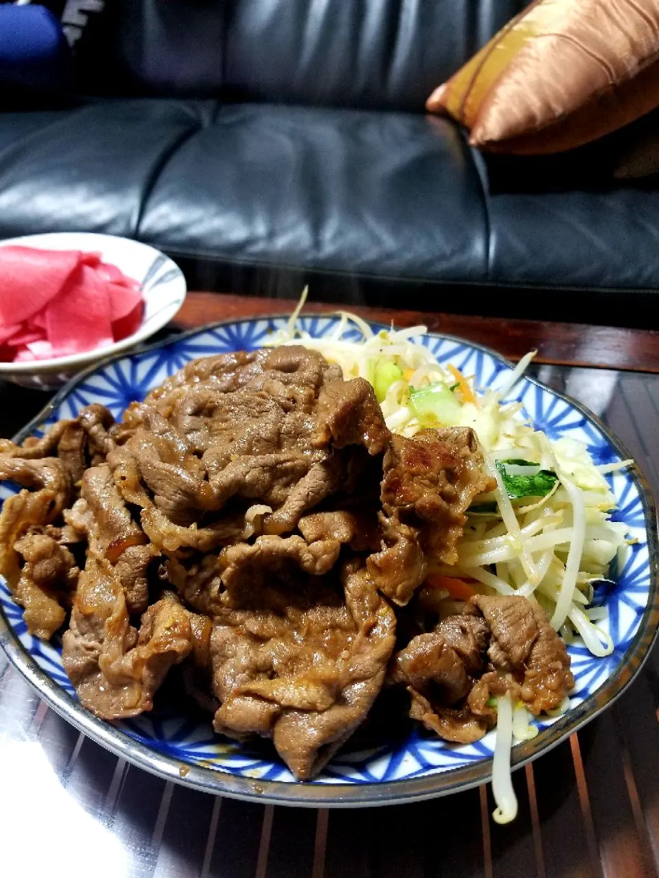 Snapdishの料理写真:久しぶりの自宅飯♪(o^O^o)牛肉の野菜炒め✨|dai.noriさん