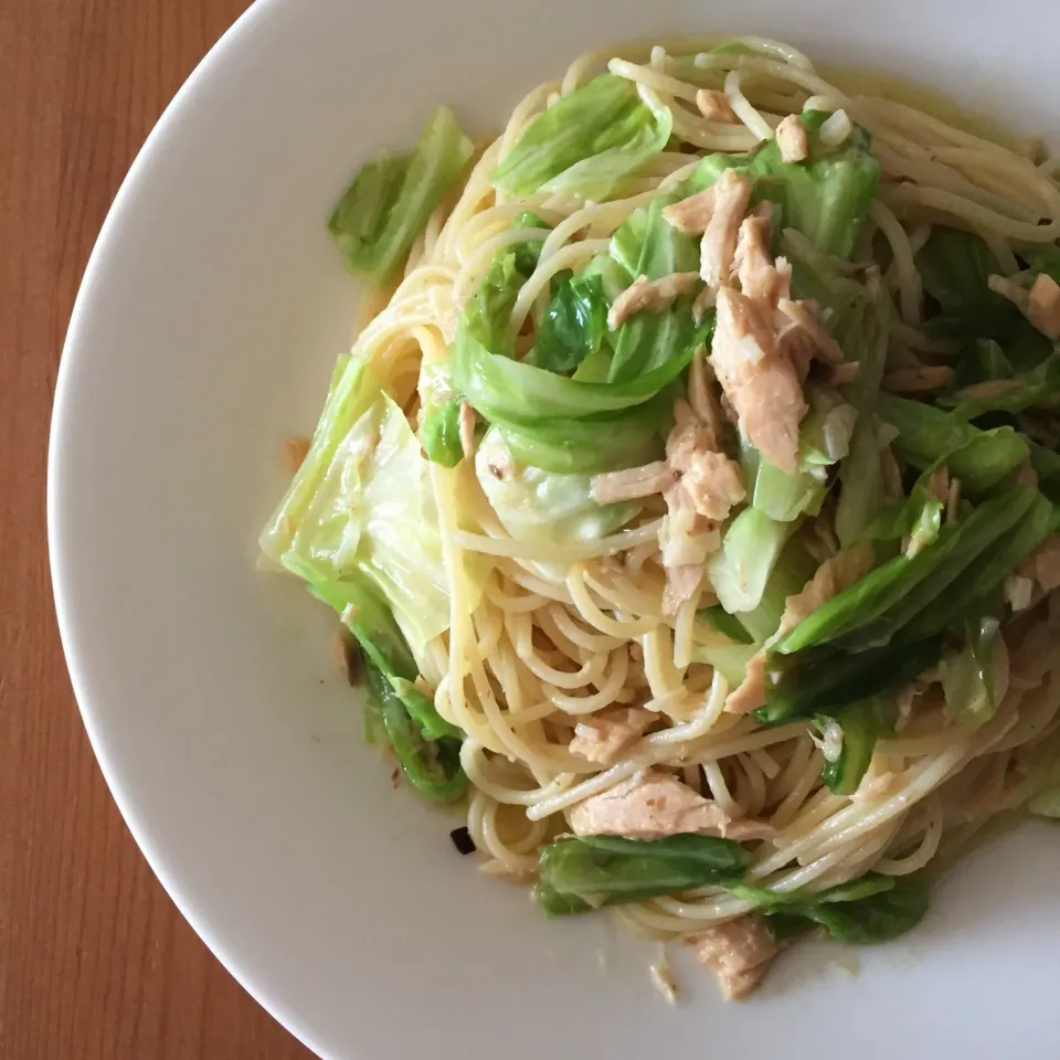 ミキさんから頂いたガーリックシーチキンでガーリックシーチキンとキャベツとアンチョビのパスタ作ったよ🍝

ボーノ🙏|NOMU'S キッチン🍳さん