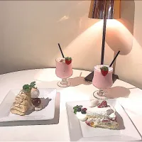 Snapdishの料理写真:マロンケーキとミックスケーキと苺ジュース🍰🍹|もね︎☺︎さん