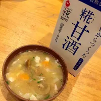 Snapdishの料理写真:糀甘酒とお味噌でなめこ汁♡˙³˙|Yu-riさん