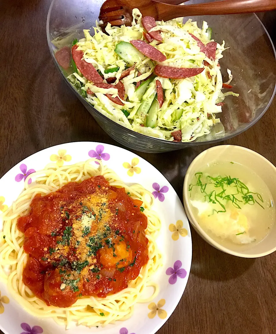 Snapdishの料理写真:ミートボールスパゲッティ&サラミとキャベツのサラダ&大葉のかき卵スープ|み〜さん