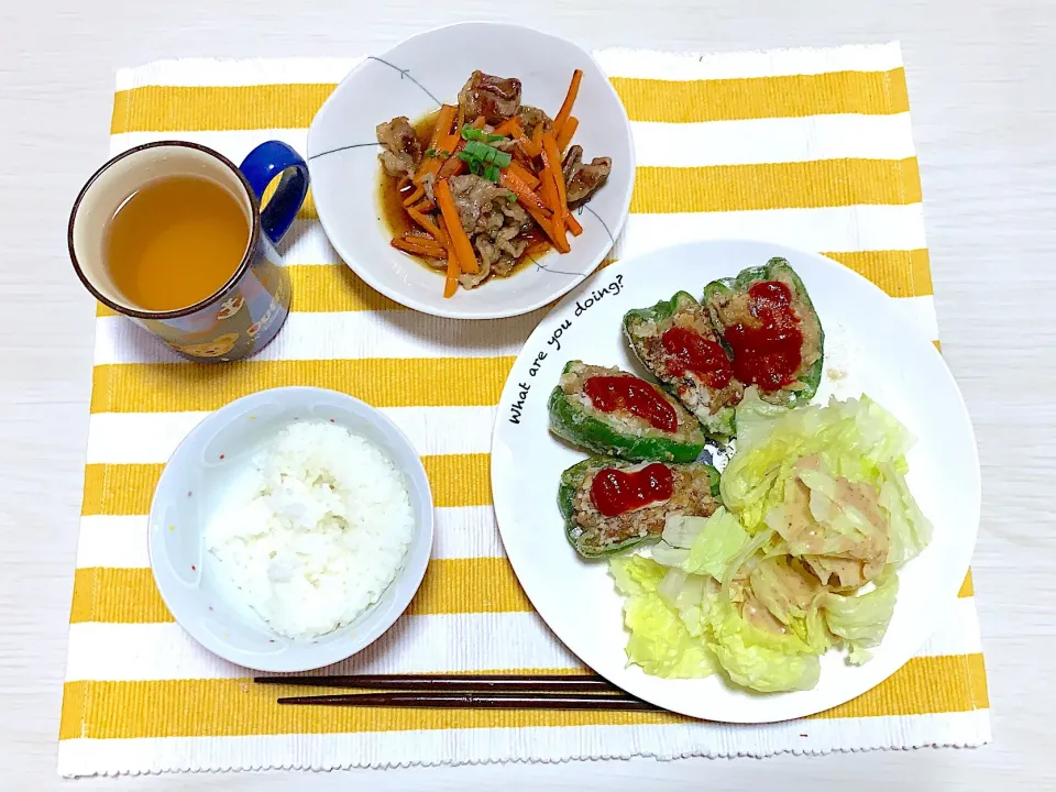 Snapdishの料理写真:ピーマンの肉詰め 牛肉と人参甘辛炒め|omameさん