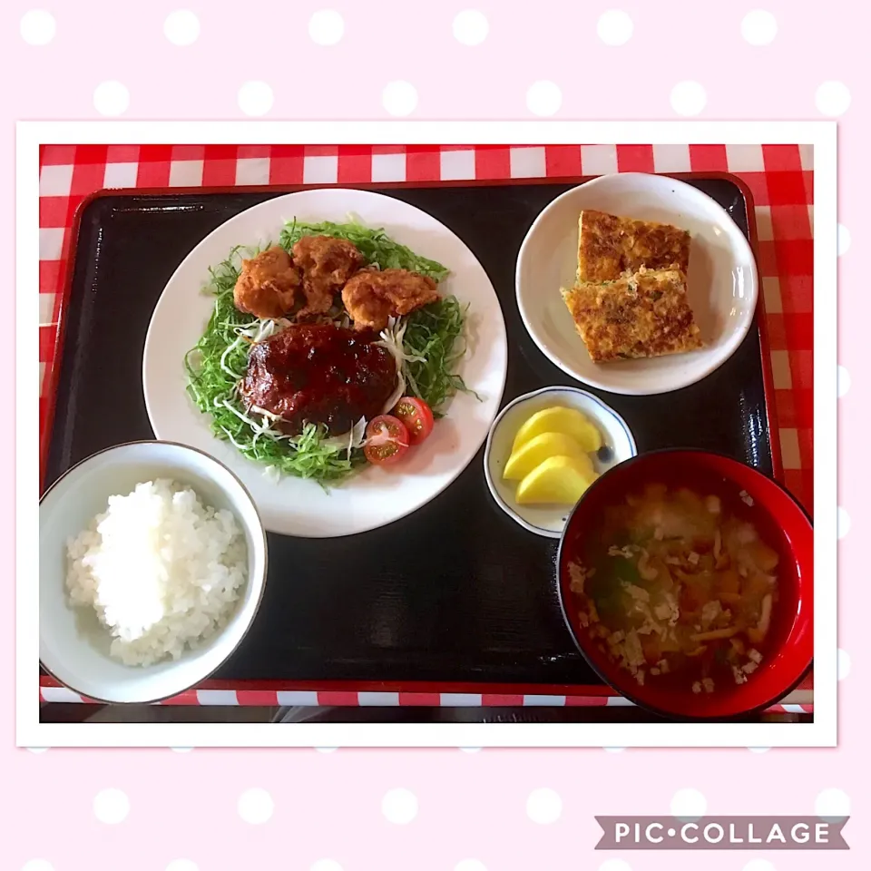 Snapdishの料理写真:本日の賄い(12/05  ハンバーグと唐揚げレタスの千切りサラダ添え&千切りキャベツの卵焼き❤️)|かぴかぴさん