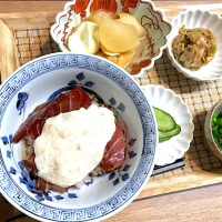 Snapdishの料理写真:マグロ漬けの山かけ丼
おから煮
ほうれん草のおひたし
大根と厚揚げ  こんにゃく 卵の簡単おでん|マダム   ハ・シャーミさん