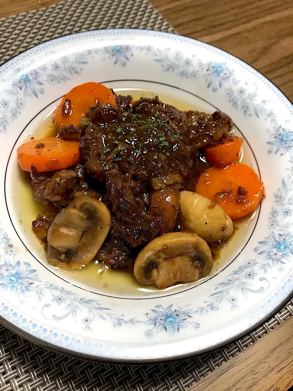 牛すじ肉の赤ワイン煮込み|あやさん