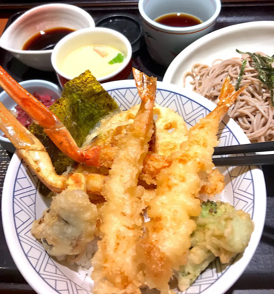 Snapdishの料理写真:#天丼
#冷たいミニ蕎麦
#茶碗蒸しで１０００kcal|シュトママさん