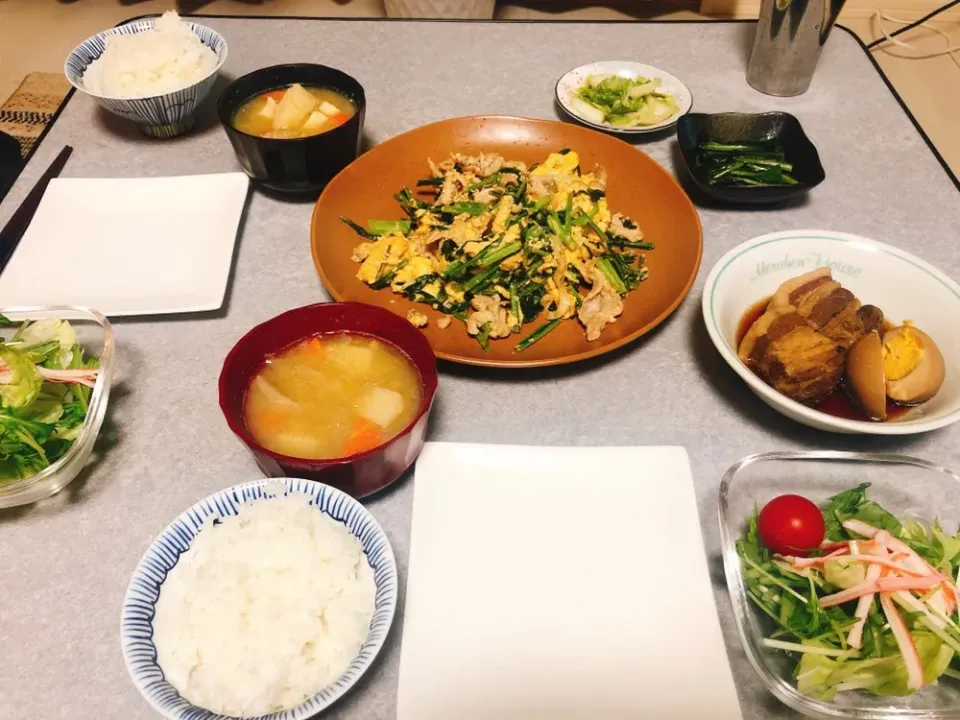 Snapdishの料理写真:壬生菜と豚肉のふわふわ卵
豚の角煮
 #晩ごはん|haacomさん