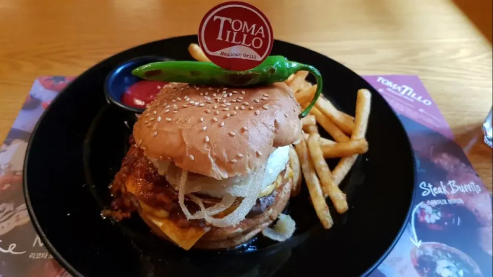 chilli cheese burger @ Toma Tillo in Itaewon|steven z.y.さん