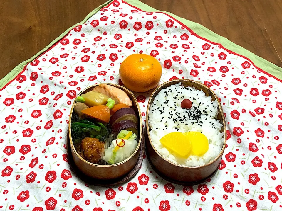 Snapdishの料理写真:12.6 JK肉じゃがお弁当|sakurasakuさん