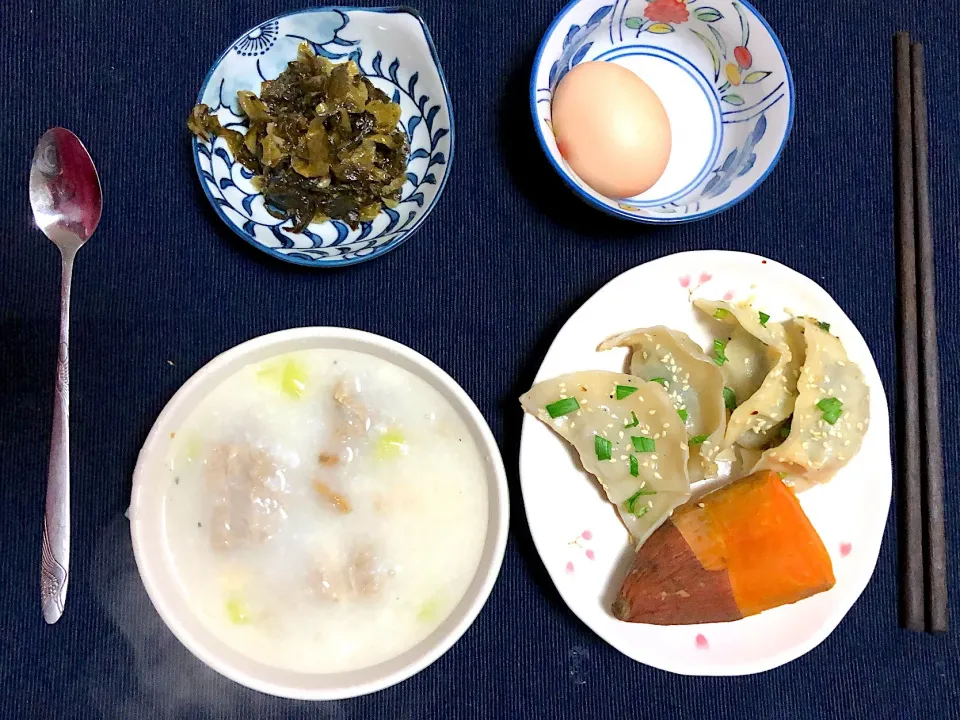 排骨西芹粥，煎饺，山芋，煮鸡蛋。|qyaeonさん