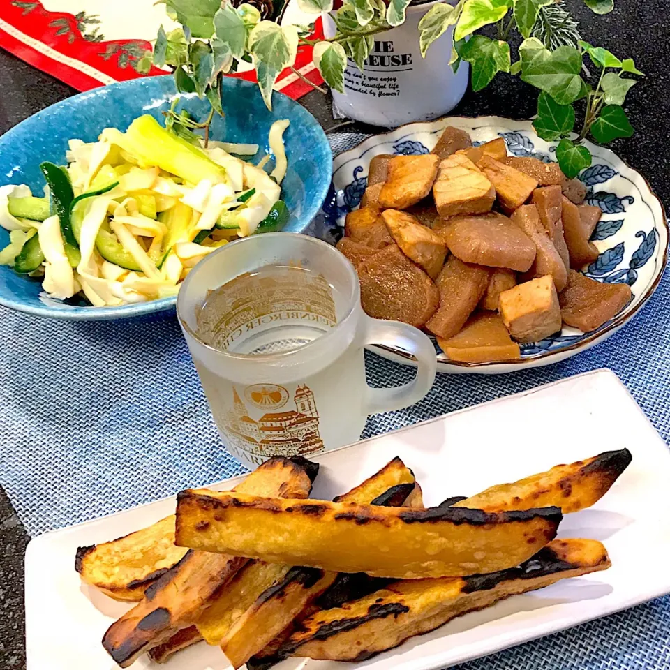 Snapdishの料理写真:干し芋と漬物と煮物で朝ごはん|シュトママさん