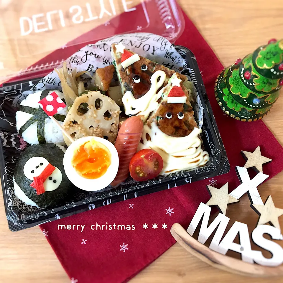 Snapdishの料理写真:クリスマス弁当☆お好み焼きサンタ|yokkoiroさん