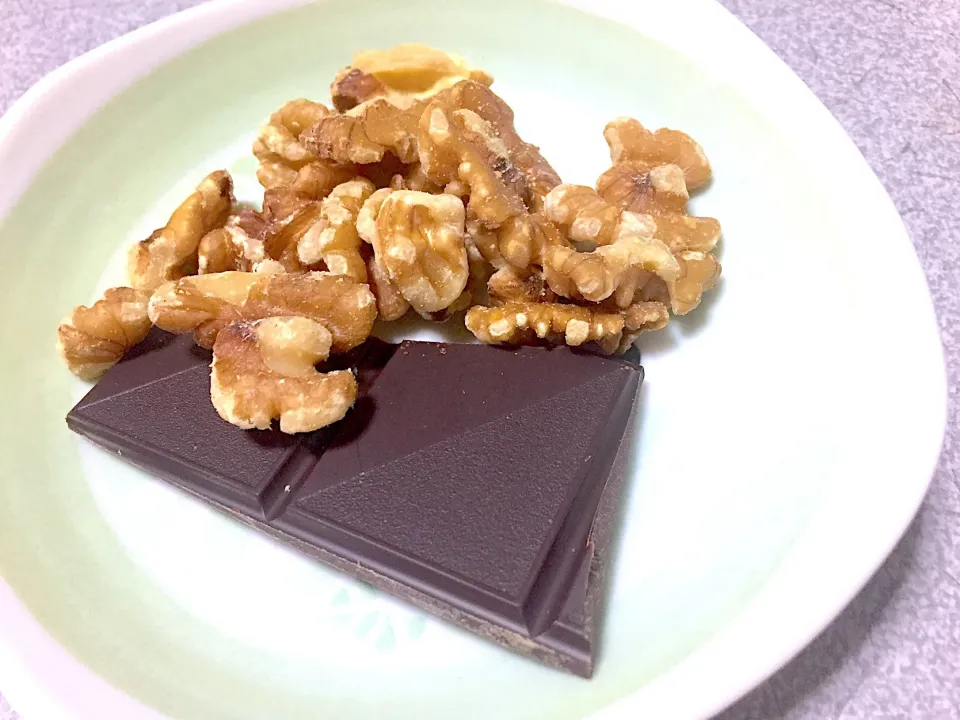 99%ダークチョコ、くるみ
 #食事制限  #低fodmap  #小腸細菌異常増殖症  #sibo|gekoさん