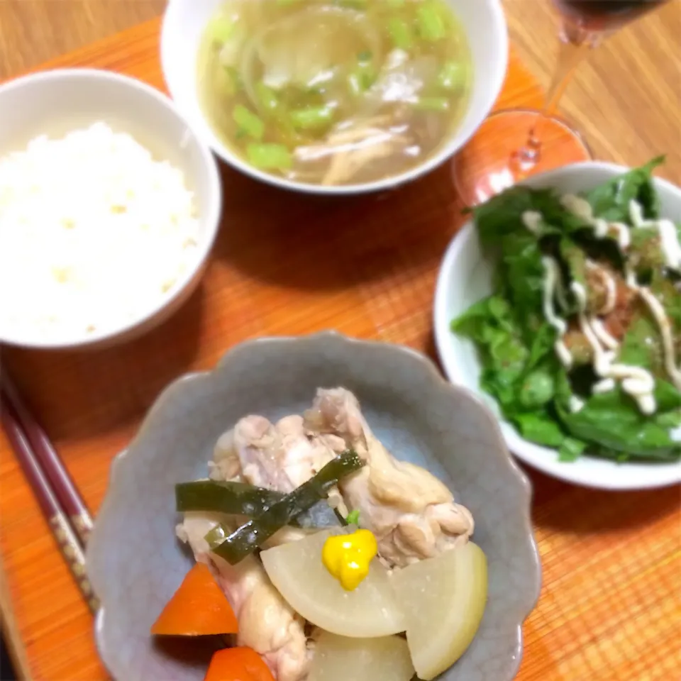 Snapdishの料理写真:2018/12/06 鶏肉手羽元&大根さっぱり煮、玉ねぎときのこのチキンスープ|kykyさん