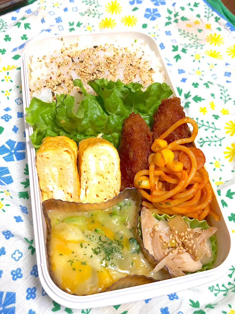 12.7☆旦那弁当
ソースかつ
だし巻き玉子
ナポリタン
ブロッコリーグラタン
ササミと白菜の中華和え|のん∞さん